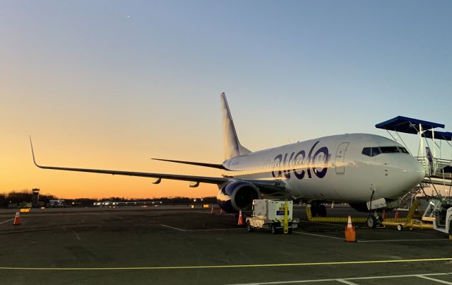 Boeing 737-700 (N703VL)