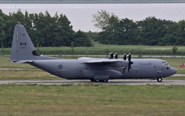 Lockheed C-130 Hercules (13-0607) - canadian air force c-130j 130607 of 8wing at shannon.26/6/13.