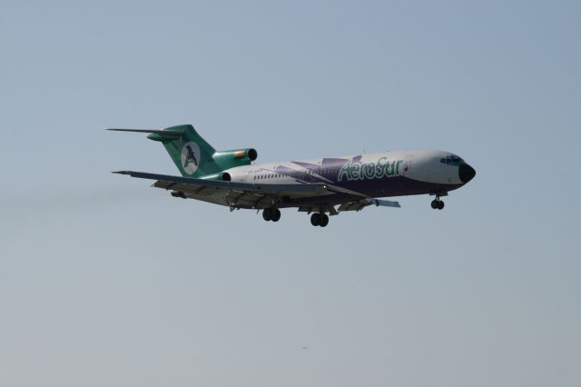 Boeing 727-100 (CP-2515)