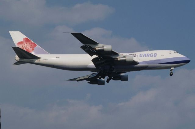 Boeing 747-200 (B-1894) - Final Approach to Tokyo-Haneda Intl Airport Rwy16L on 1997/04/11