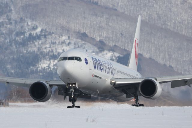 BOEING 767-300 (JA8980) - February 12th 2018:HND-HKD.