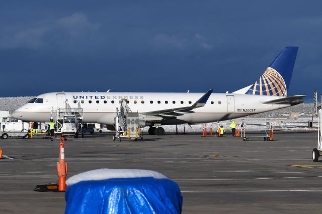 Embraer 175 (N200SY)