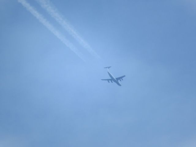 LOCKHEED C-5 Super Galaxy (85-0004) - "JUMBO09" casting contrails in the sky!