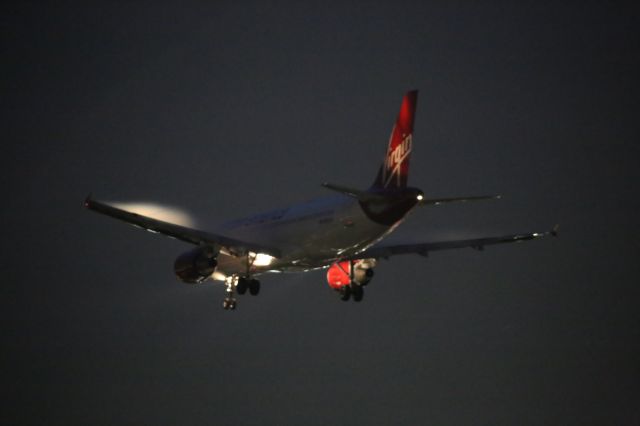 Airbus A320 (N854VA)