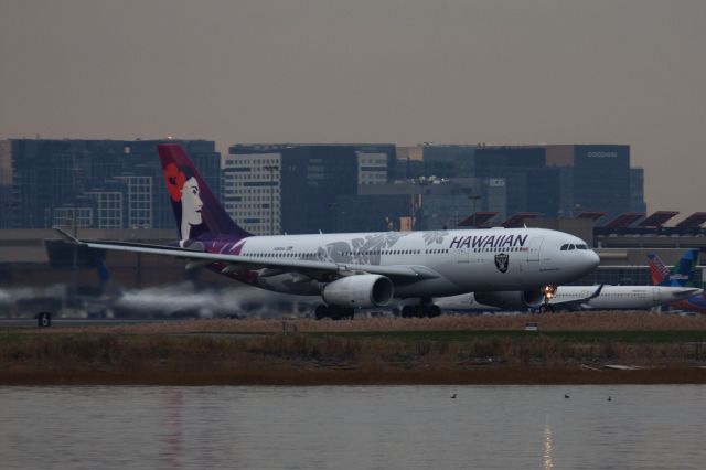 Airbus A330-200 (N382HA)