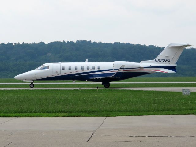 Learjet 40 (N622FX)