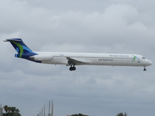 McDonnell Douglas MD-83 (N805WA)