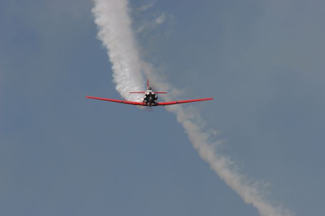 — — - Aeroshell Team T-6 Head-On Thunder on the Lakeshore Manitowoc, WI