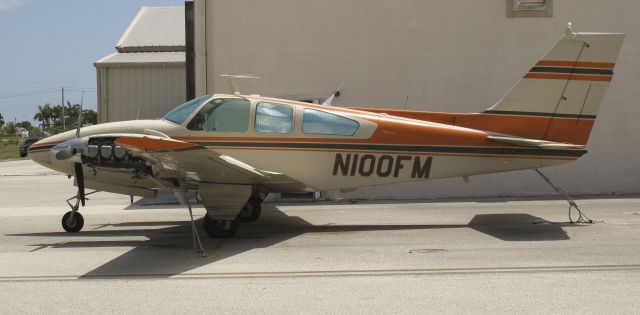 Beechcraft 55 Baron (N100FM)