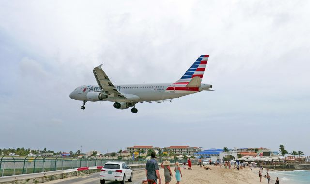 Airbus A320 (N109UW)