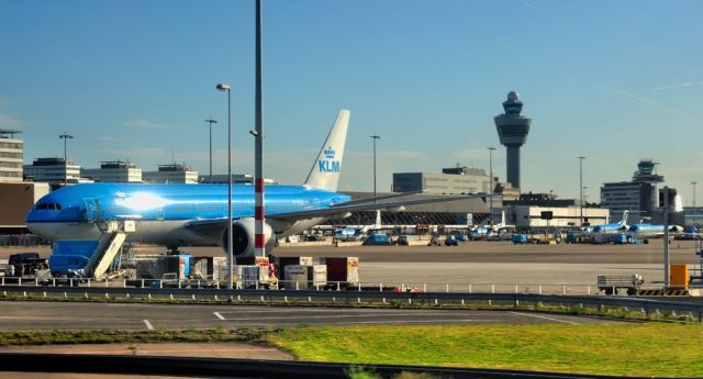 Boeing 777-200 (PH-BQC) - 2005- In the Citty Hopper Stands