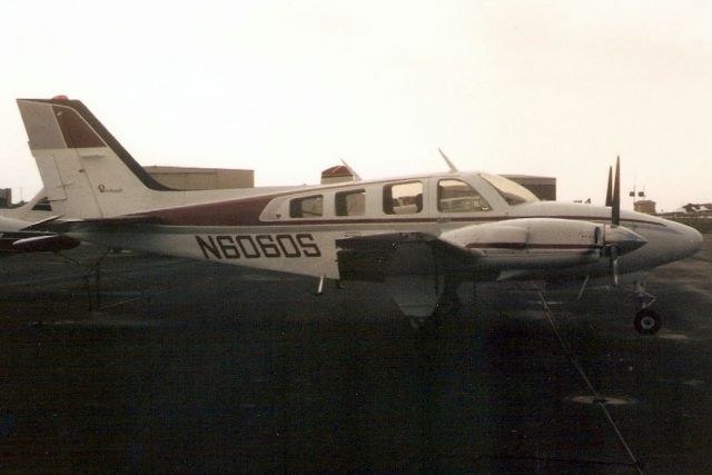 Beechcraft Baron (58) (N6060S) - Seen here in Apr-95.  Reregistered N188WW 16-May-09.