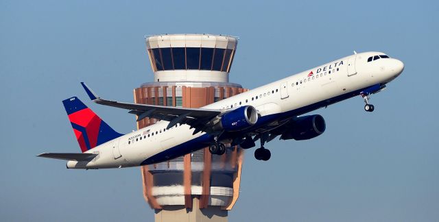 Airbus A321 (N353DN) - phoenix sky harbor 13DEC19