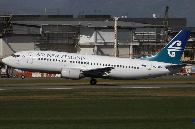 BOEING 737-300 (ZK-NGM)