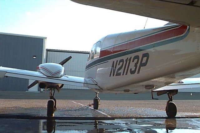 Piper Apache (N2113P)