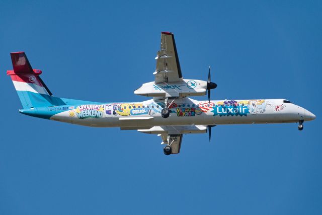 de Havilland Dash 8-400 (LX-LQA)
