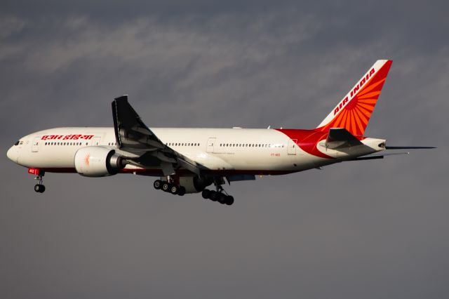 BOEING 777-200LR (VT-AEE)