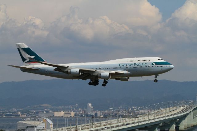 Airbus A330-300 (B-HKE)