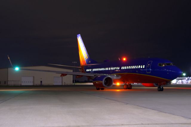 Boeing 737-700 (N447WN) - Pushed back and ready to go to KDAL.