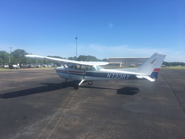 Cessna Skyhawk (N733RY) - Brief stop in Madison, MS before heading to Gulf Shores for the Memorial Day Weekend