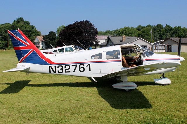 Piper Cherokee (N32761)