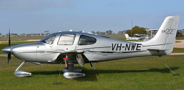 Cirrus SR-22 (VH-NWE)