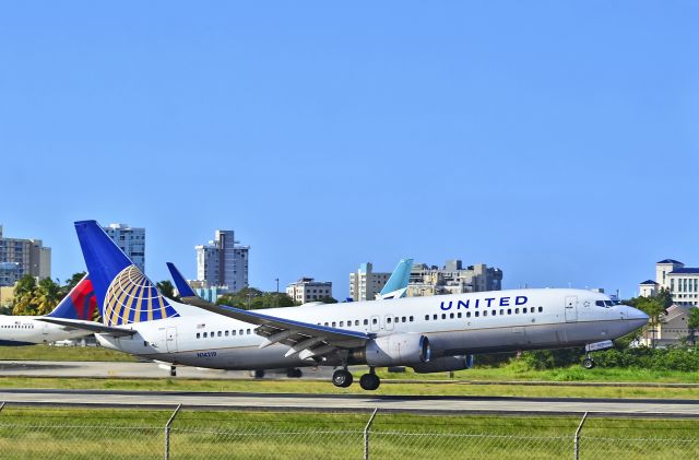 Boeing 737-800 (N14219) - br /N14219 United Airlines Boeing 737-824 (cn 28781/88)br /br /San Juan - Luis Muñoz Marin International (SJU / TJSJ)br /Puerto Rico, February 23, 2013br /Tomás Del Coro