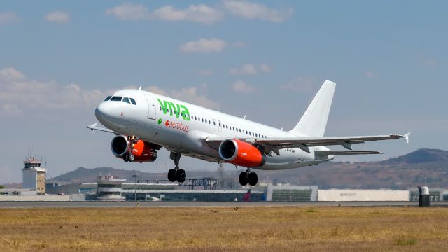 Airbus A320 (XA-VAM)