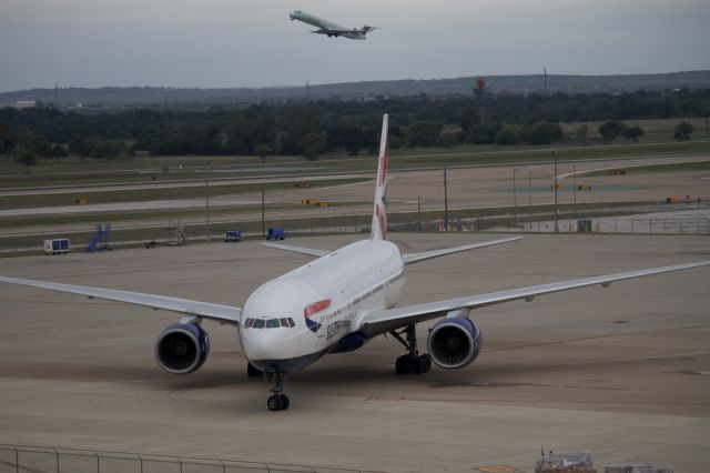 Boeing 777-200 (G-YMMJ)