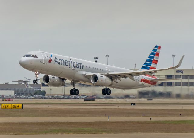 Airbus A321 (N157AA)