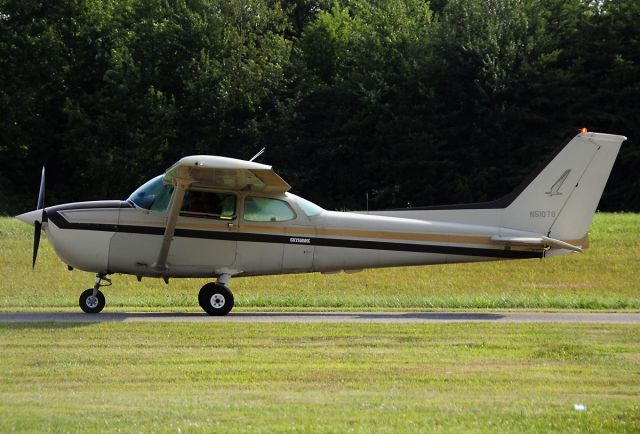 Cessna Skyhawk (N51078) - Seen at KGAI on 7/12/2009.