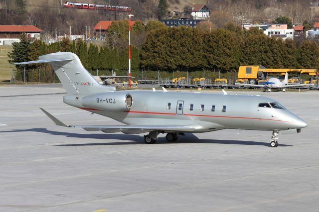 Canadair Challenger 350 (9H-VCJ)