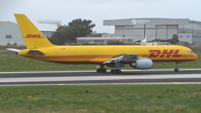 Boeing 757-200 (G-BMRI) - On landing RW31