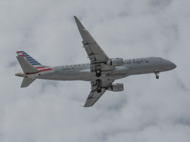 Embraer 175 (N247NN)