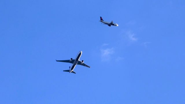 — — - Crossing of Amerijet 767 on climbout from KMIA with Delta Airbus descending.