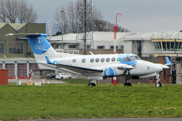 Beechcraft Super King Air 200 (N446BY) - N446BY passing through Belfast on the way to Saudi Arabia.