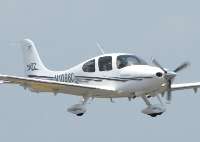 Cirrus SR-22 (N1086C) - Landing at Downtown Shreveport.