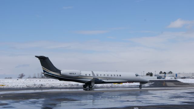 Embraer ERJ-135 (N913LX)