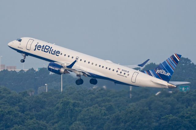 Embraer ERJ-190 (N249JB) - Early Sunday morning takeoff from 19R in a foggy, humid day.