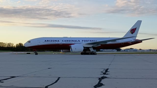 Boeing 777-200 (N777AZ)