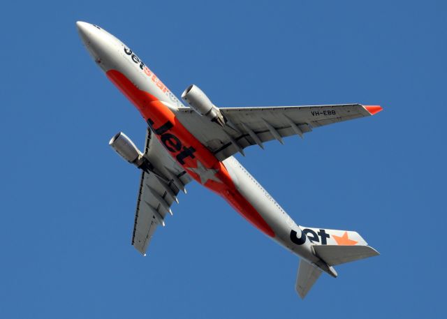 Airbus A330-200 (VH-EBB) - Steep Climb Out From 34L