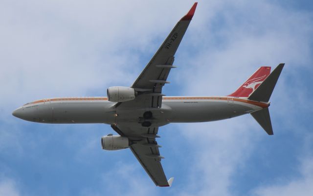 Boeing 737-800 (VH-XZP) - Qantas Retro Roo doing a flyover for Townsville 150