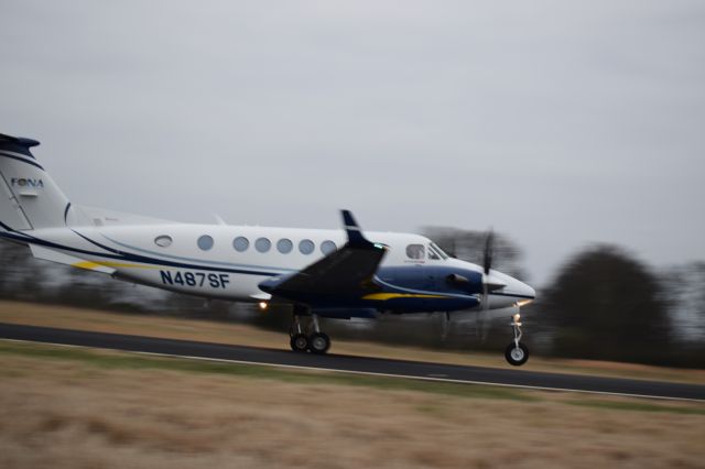 Beechcraft 35 Bonanza (N487SF) - Arrival on 17