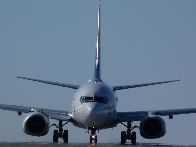 Boeing 737-700 (C-GMWJ)