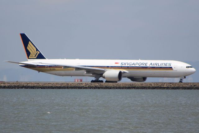 BOEING 777-300 (9V-SWA)