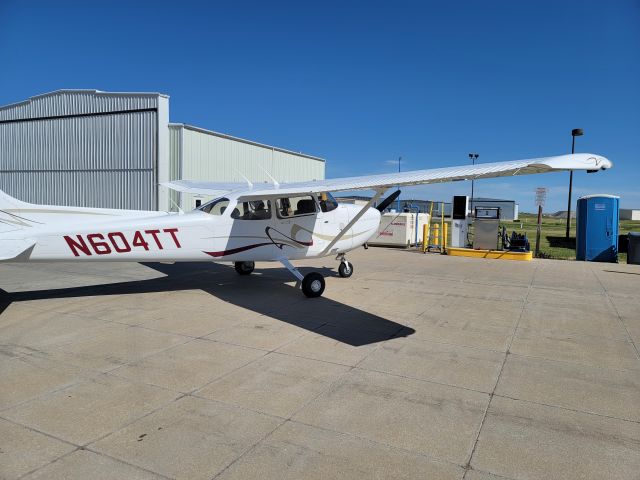 Cessna Skyhawk (N604TT)