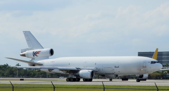 McDonnell Douglas DC-10 (C-GKFT)