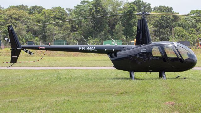 Robinson R-44 (PR-WAL)