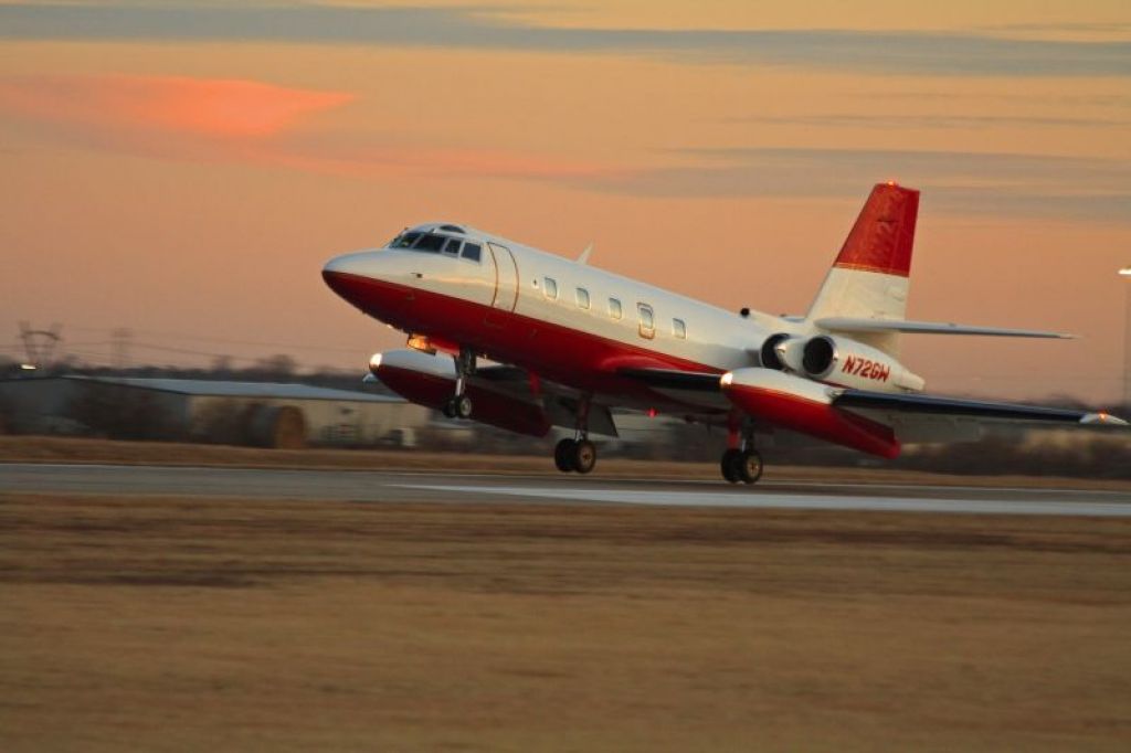 Lockheed Jetstar 2 (N72GW) - Touchdown zone landing