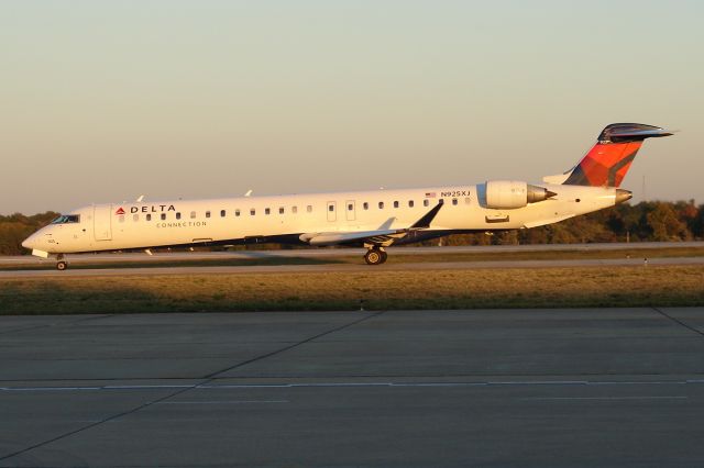 Canadair Regional Jet CRJ-900 (N925XJ)